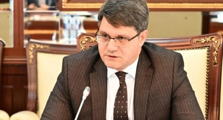 Nazir müşavirini İŞDƏN ÇIXARDI