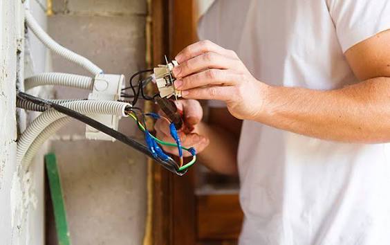 Bərdədə 54 yaşlı kişi elektrik cərəyanından öldü