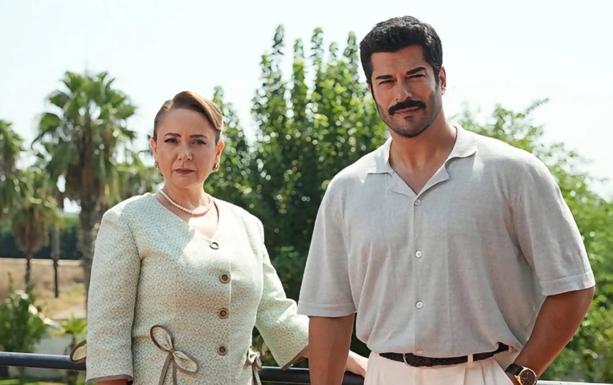 “Ana-oğul” arasındakı 9 yaş fərqi müzakirə yaratdı - Foto
