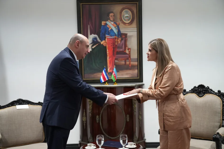 Azərbaycan səfiri etimadnaməsini Kosta Rika Prezidentinə təqdim edib