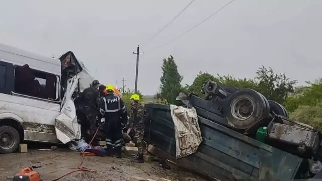 Hacıqabulda mikroavtobus qəzası: 5 nəfər xəsarət aldı