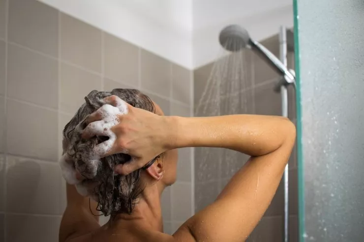 Evinə duş qoydu, hökumət sökdürdü: qəribə qadağa