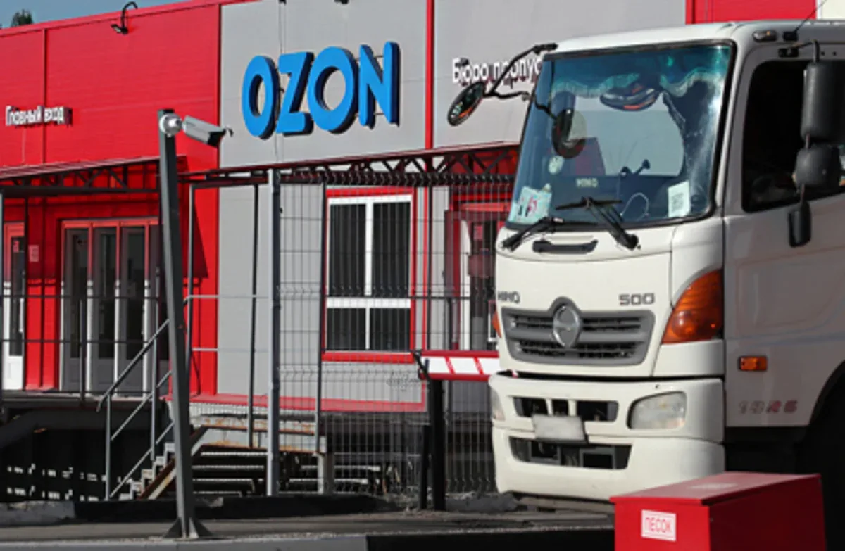 Rusiyada "Ozon" anbarı dron hücumuna məruz qalıb