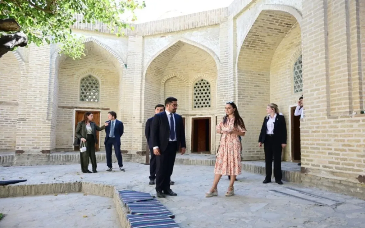 Leyla Əliyeva ilk Buxara Biennalesinin əsərləri ilə tanış olub - FOTOLAR