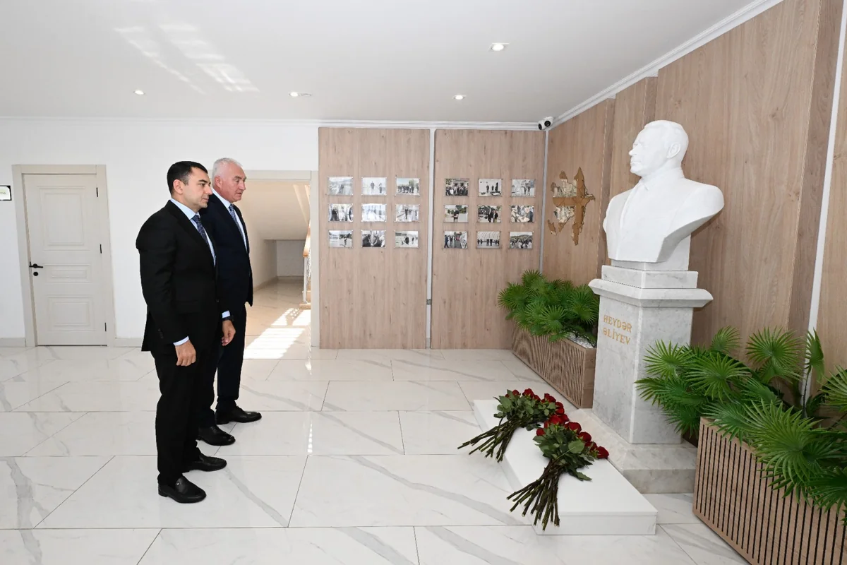 Adil Kərimli Laçında vətəndaşların müraciətlərini dinləyib