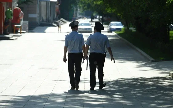 Rus polislər qadını döyüb xəstəxanalıq etdilər