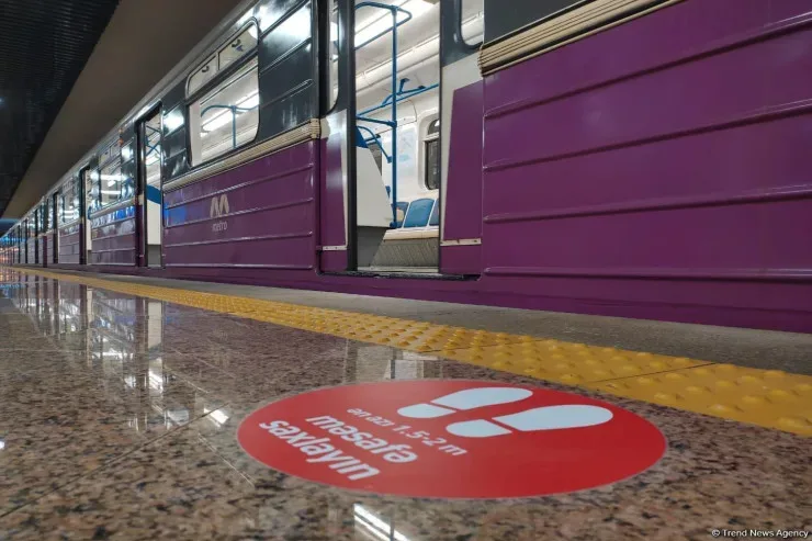 Metroda HƏYACANLI ANLAR: sərnişin qatar yoluna düşdü