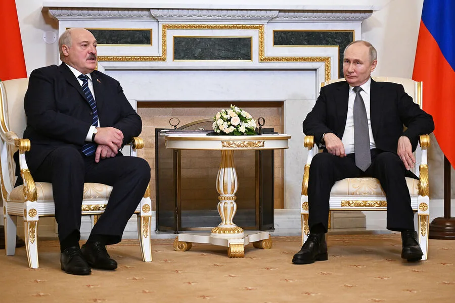 Putin Lukaşenko ilə görüşdü