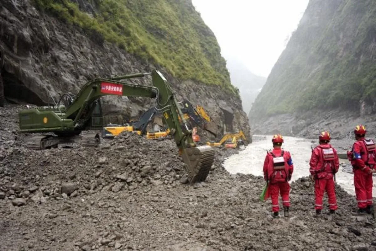 Tibetdə torpaq sürüşməsi: 261 əcnəbi itkin düşdü