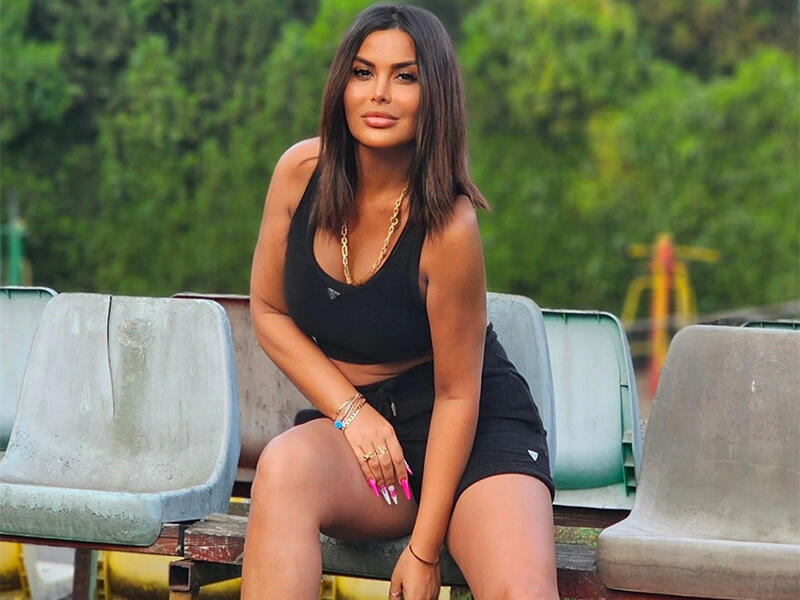 “Gözəlliyimə gözəllikləri çatmaz, yanımdan tozları belə keçə bilməz"