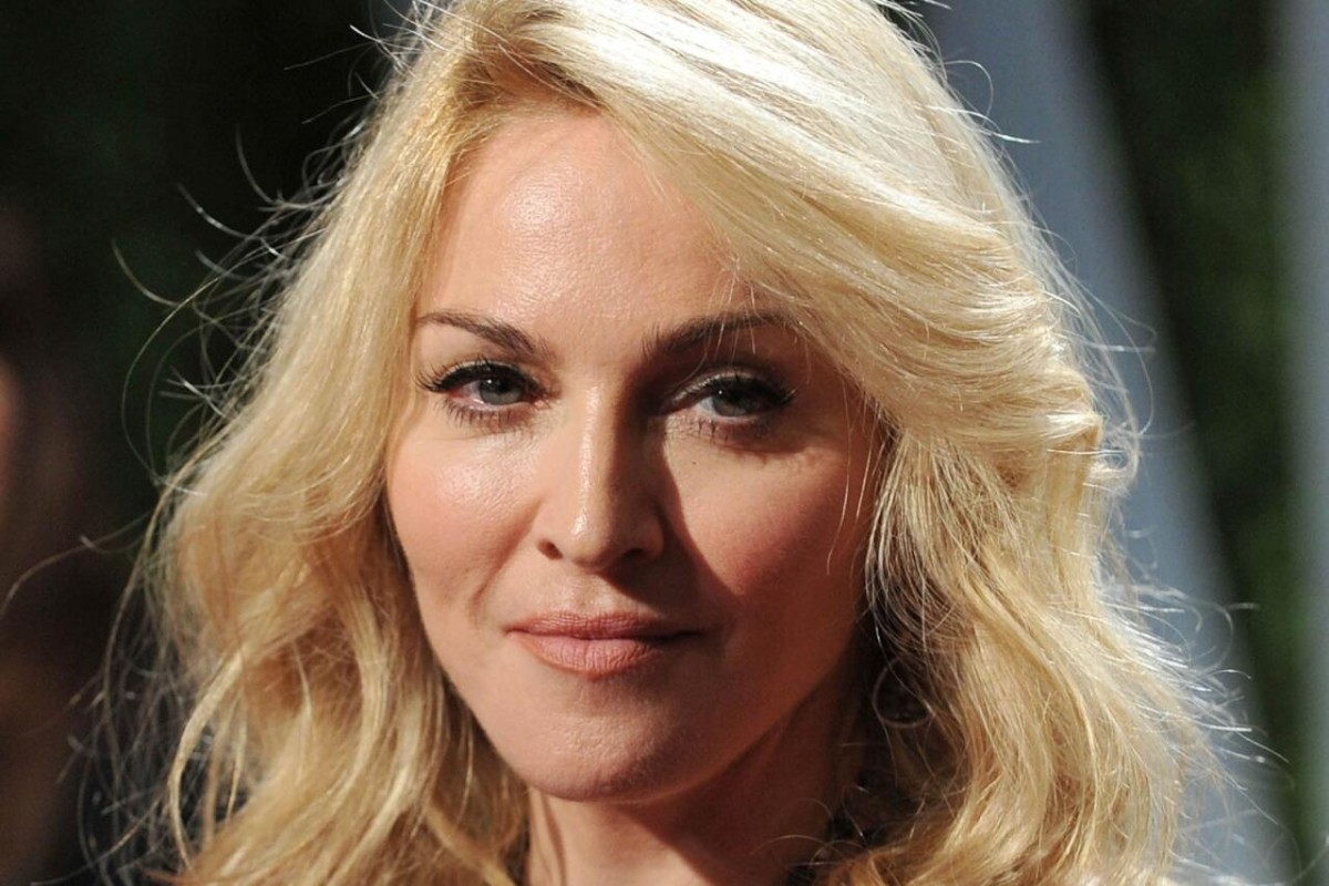 Madonna Ancelinanın evini alır