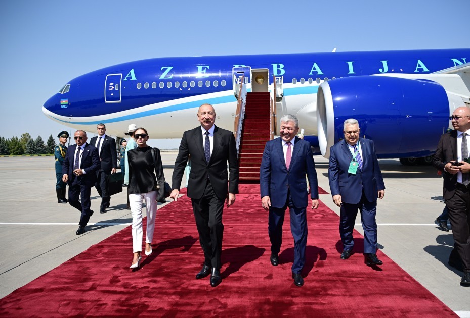Prezident Qırğızıstana işgüzar səfərə getdi - FOTO