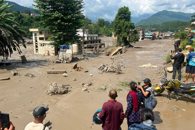 Nepalda daşqınlarda ölənlərin sayı 903-ə çatdı
