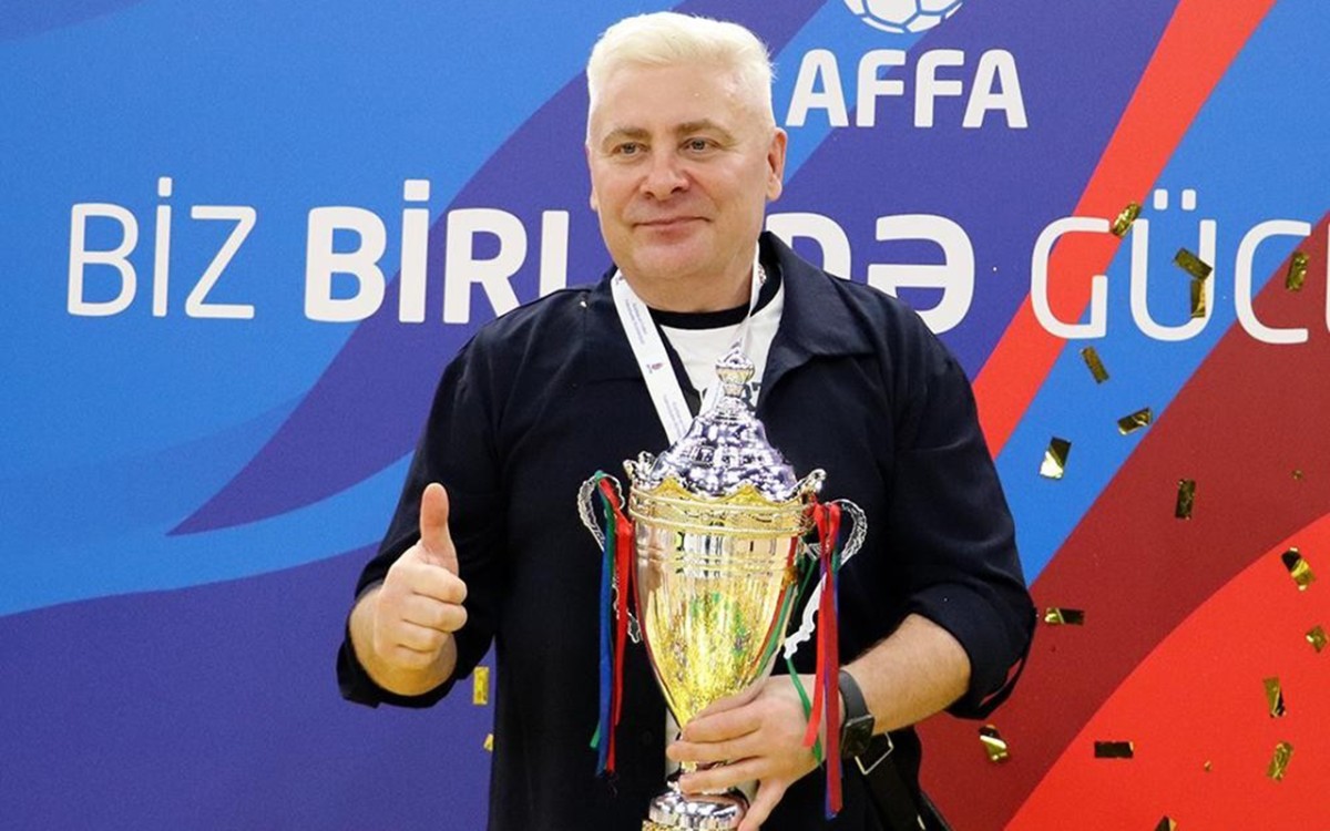 Baş məşqçi vəzifəsindən getdi
