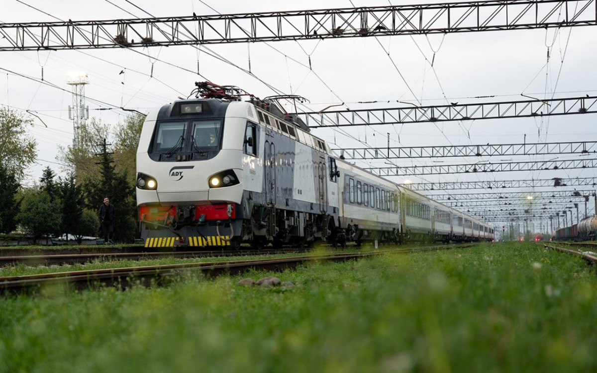Yük qatarının qarşısına qəfil çıxan şəxs öldü