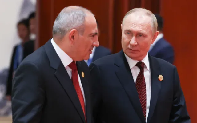 Putin və Paşinyan görüşdülər - VİDEO