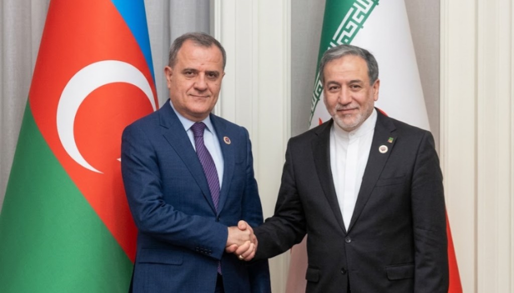 Baş diplomat Əraqçi ilə görüşdü