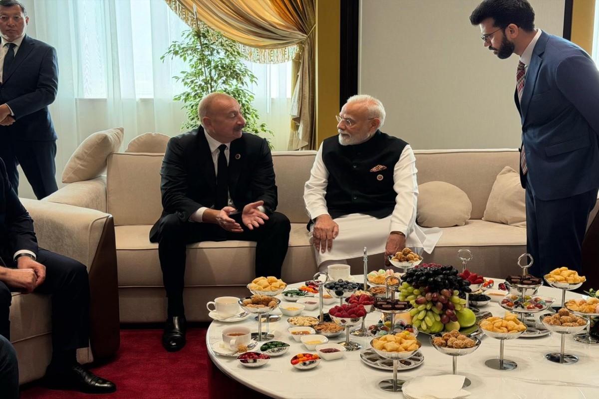 Prezident Modi ilə söhbətləşdi