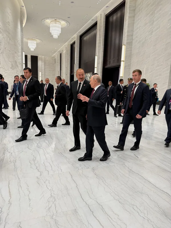 İlham Əliyev Bişkekdə Vladimir Putin ilə söhbət etdi