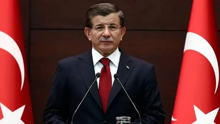 Əhməd Davudoğlu barəsində istintaq başladıldı