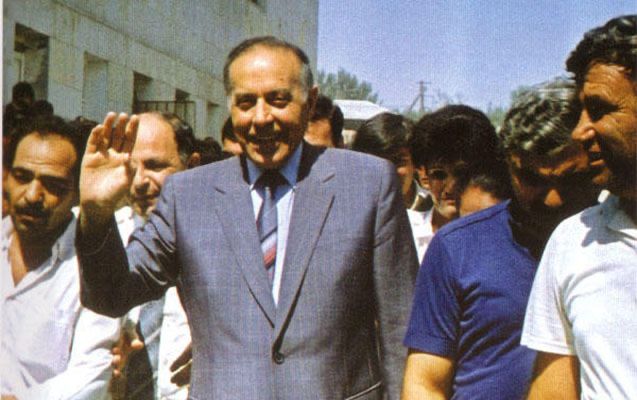 35 il əvvəl bu gün: Heydər Əliyev Naxçıvan Ali Məclisinin Sədri seçildi