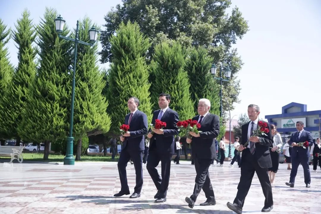 Ağalar Vəliyev Xaçmazda yüksək nəticə göstərərək tələbə olan gənclərlə görüşdü - FOTOLAR