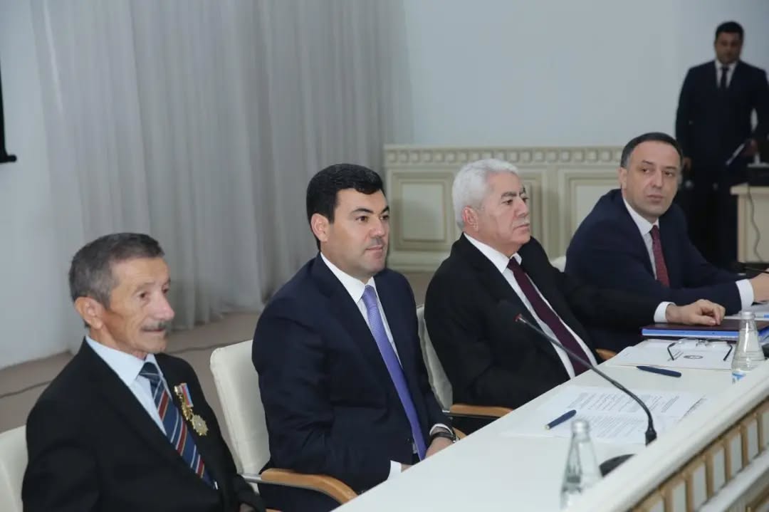 Ağalar Vəliyev Xaçmazda yüksək nəticə göstərərək tələbə olan gənclərlə görüşdü - FOTOLAR