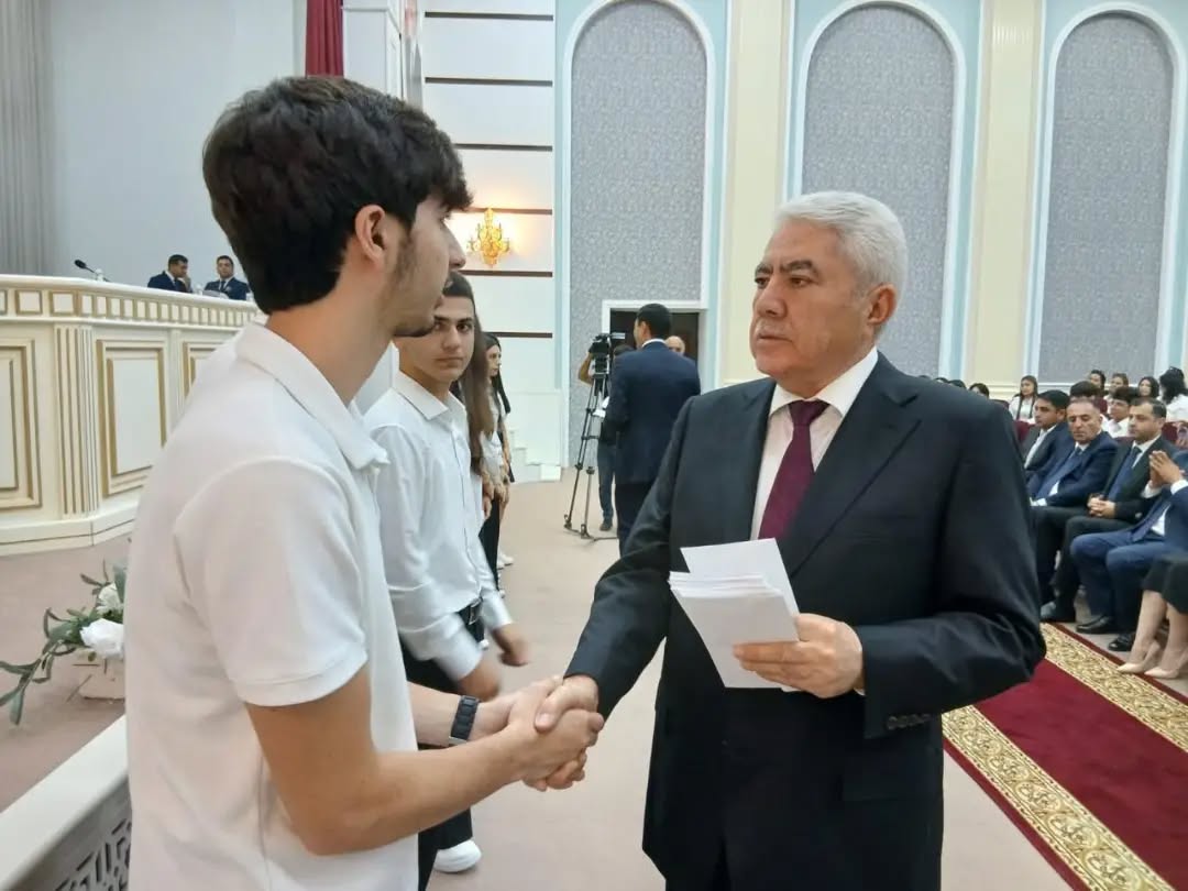Ağalar Vəliyev Xaçmazda yüksək nəticə göstərərək tələbə olan gənclərlə görüşdü - FOTOLAR