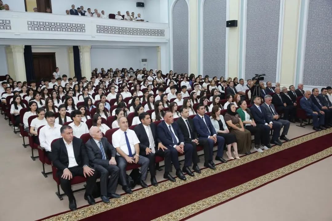 Ağalar Vəliyev Xaçmazda yüksək nəticə göstərərək tələbə olan gənclərlə görüşdü - FOTOLAR