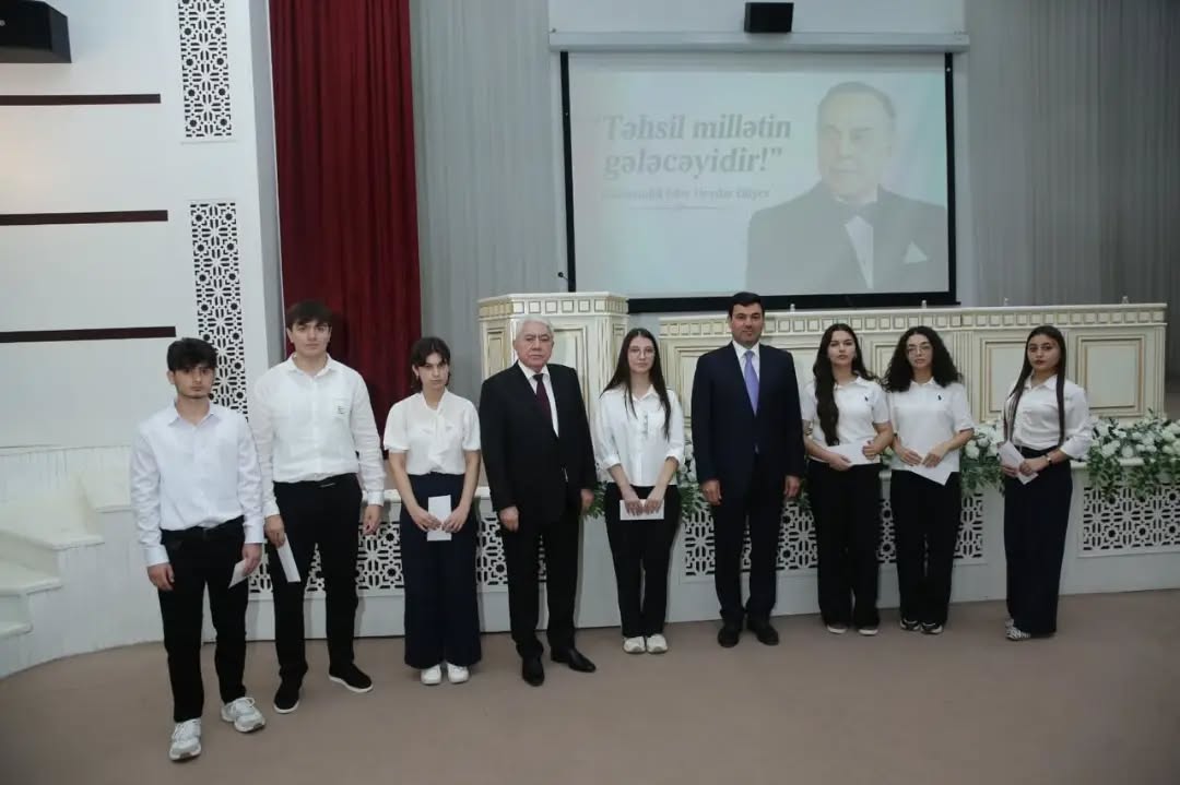Ağalar Vəliyev Xaçmazda yüksək nəticə göstərərək tələbə olan gənclərlə görüşdü - FOTOLAR