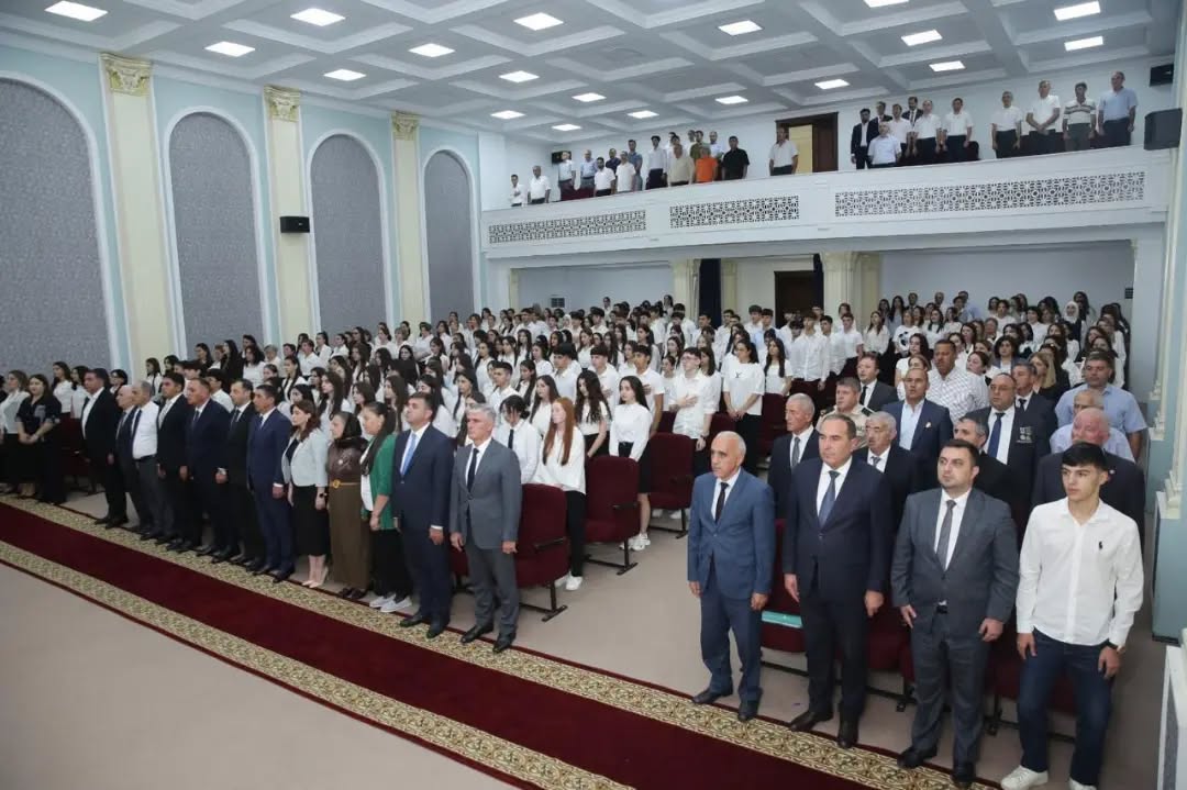 Ağalar Vəliyev Xaçmazda yüksək nəticə göstərərək tələbə olan gənclərlə görüşdü - FOTOLAR