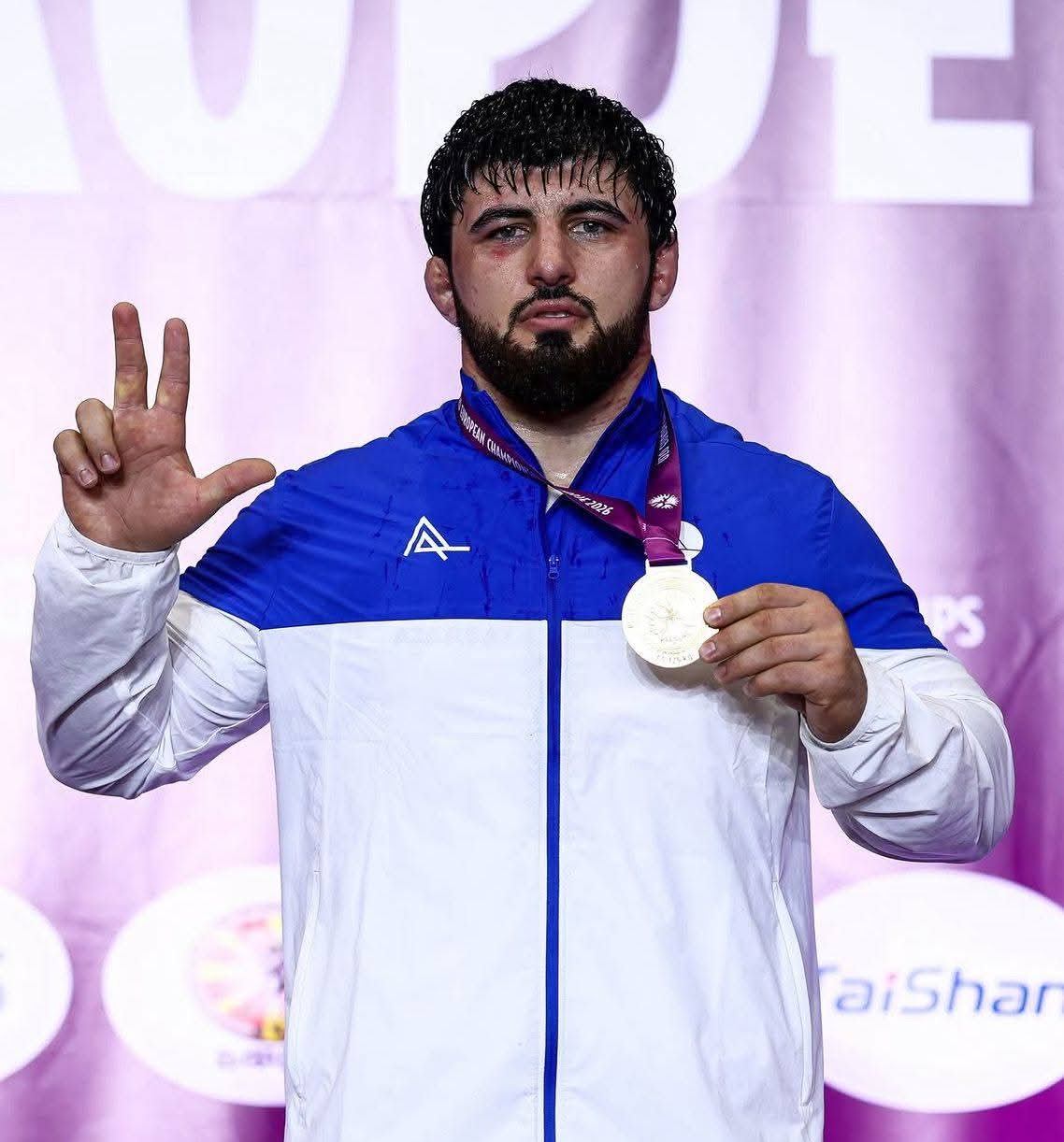 Yusif Dursunovdan tarixi uğur – ağır çəkidə ilk Avropa çempionu oldu