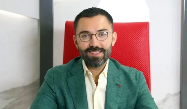 Kosmetoloq göz rəngini dəyişdirdi, fəsad yarandı - FOTO