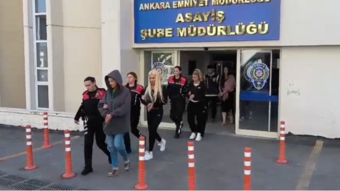 Türkiyəli müğənni Tuğba Ekinçi saxlanıldı