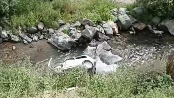 Kəlbəcərdə avtomobil yüksəklikdən aşaraq çaya düşdü