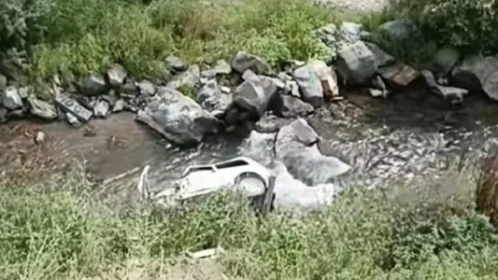 Kəlbəcərdə avtomobil yüksəklikdən aşaraq çaya düşdü