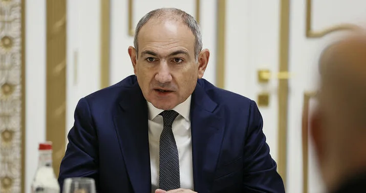 Paşinyan Fransaya getdi