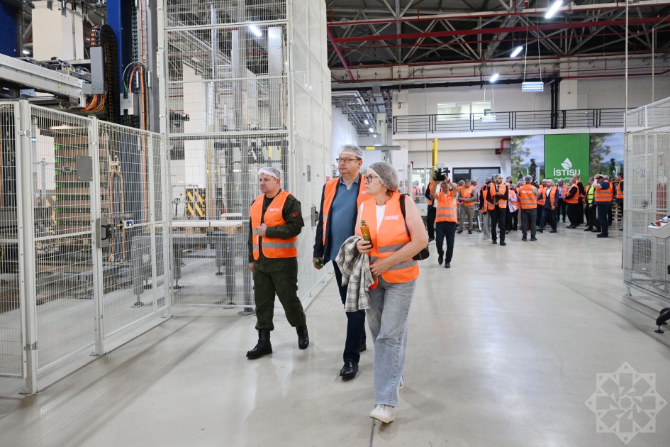 Diplomatlar Kəlbəcərdə “İstisu” mineral su zavodunun fəaliyyəti ilə tanış oldular - FOTOLAR