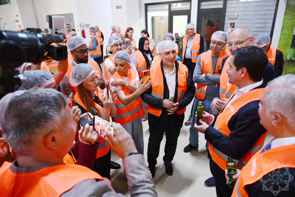 Diplomatlar Kəlbəcərdə “İstisu” mineral su zavodunun fəaliyyəti ilə tanış oldular - FOTOLAR