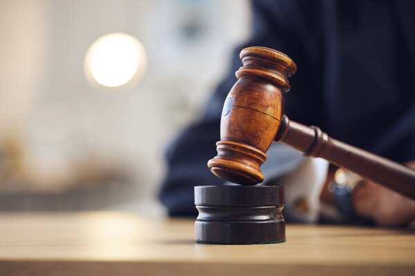 Anasını öldürüb soyuducuda gizlədən şəxsə HÖKM OXUNDU