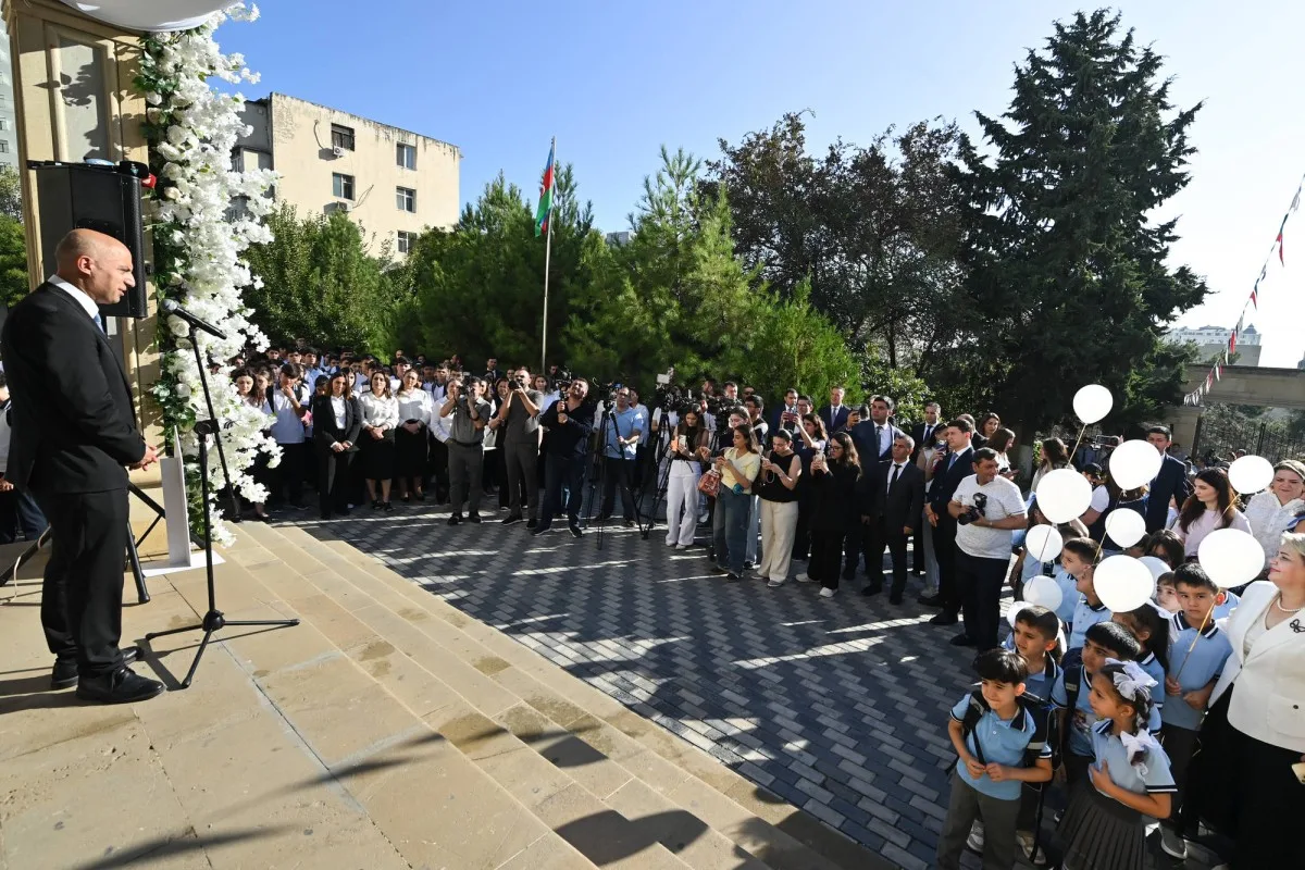 Emin Əmrullayev Bilik Gününü bu məktəbdə qeyd edib – FOTO