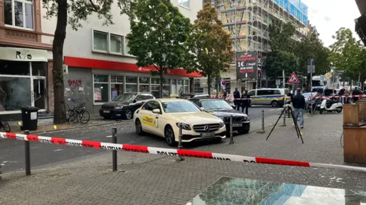 Frankfurt şəhərində ticarət küçəsində partlayışlar olub