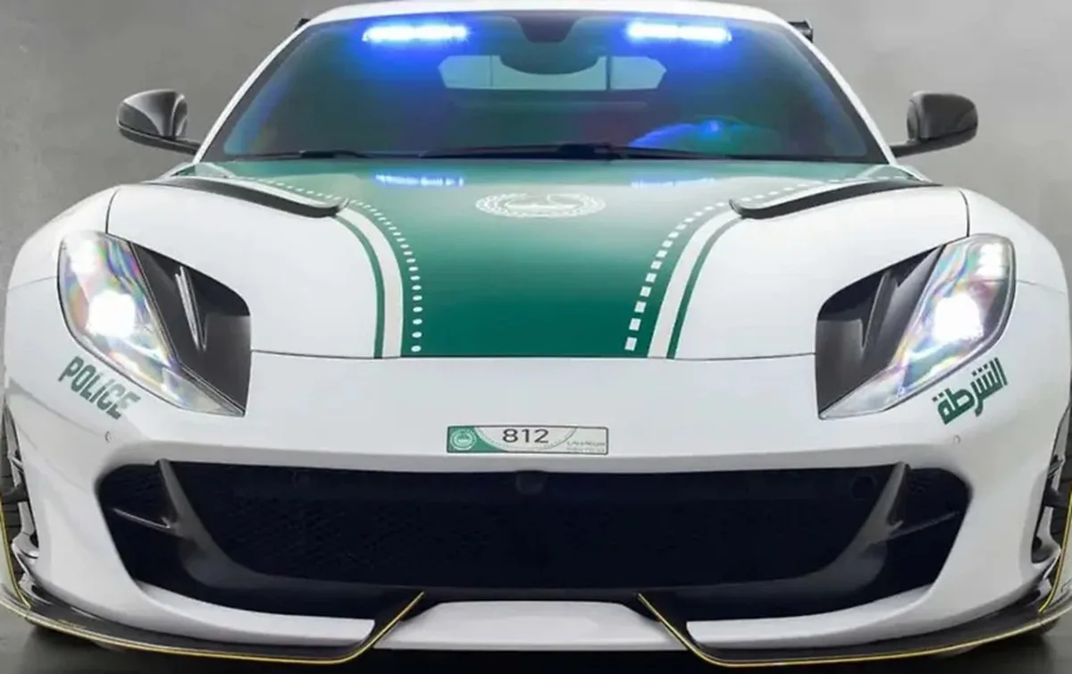 Dubay polisinin istifadəsinə yeni lüks avtomobillər verildi