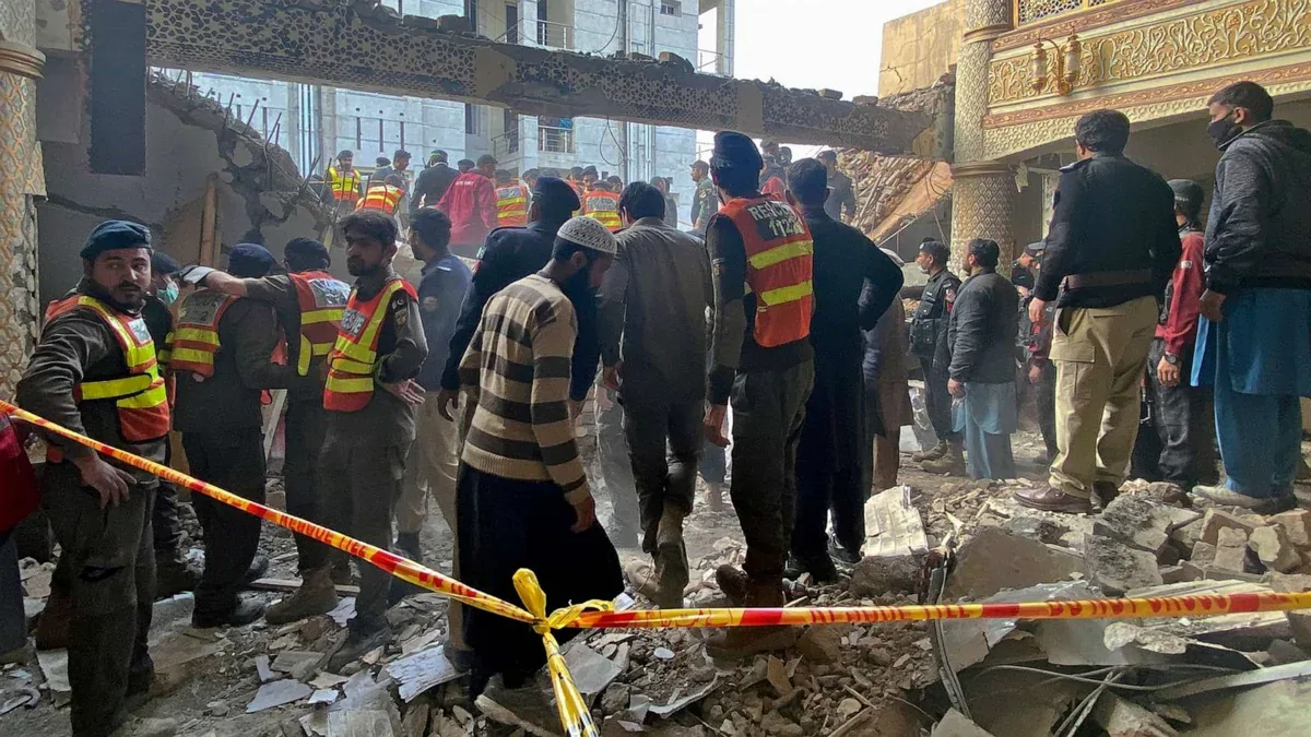 Pakistanda məscid yaxınlığında törədilən terrorda ölənlərin sayı artdı