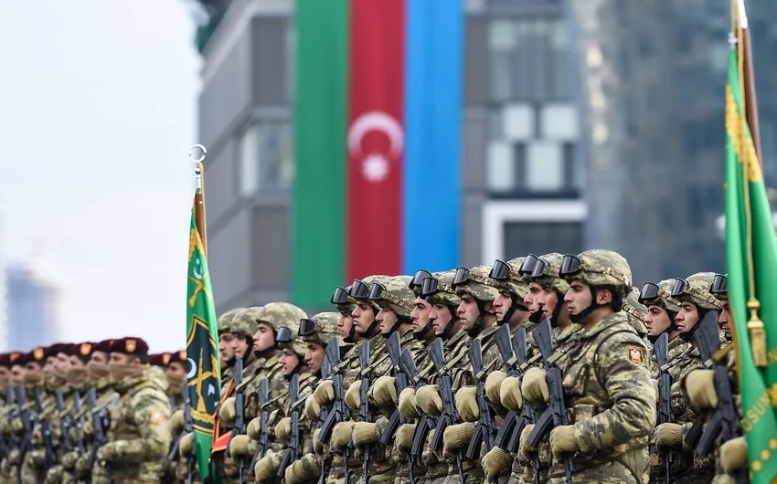 Hərbi qulluqçların maaş və pensiyaları ARTIRILIR