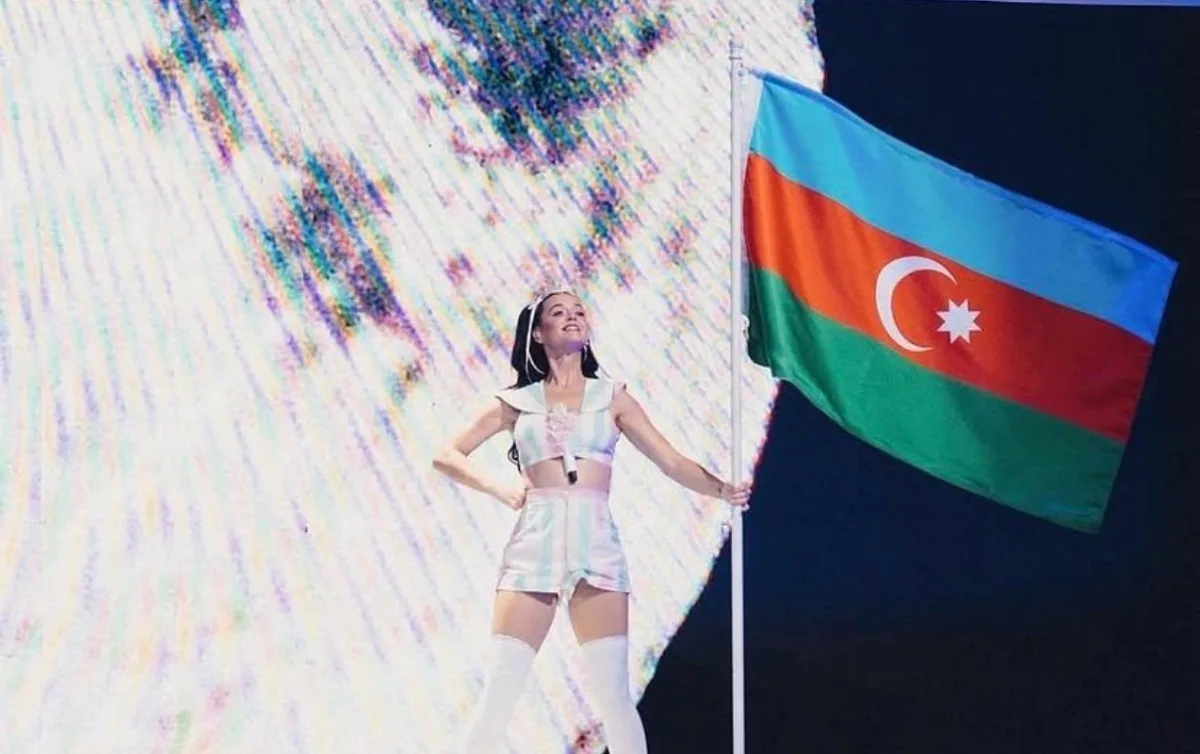 “Səni sevirəm, Bakı” yazıb bu fotoları paylaşdı