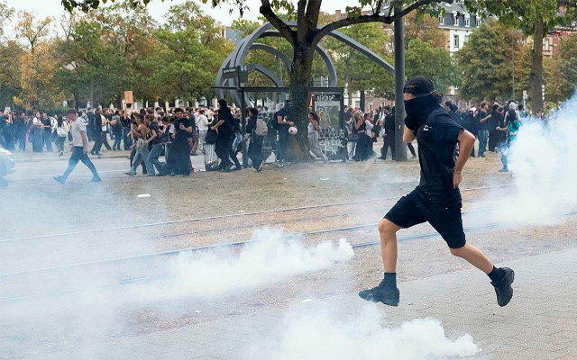 Fransada tələbə üsyanı böyüyür