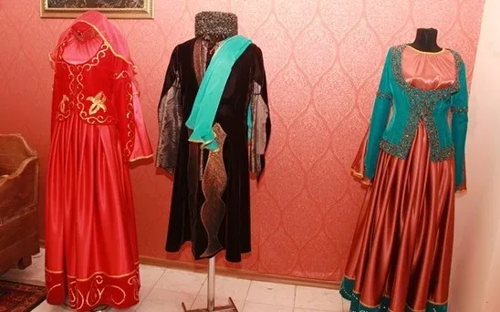 Tədbirlər zamanı geyimlərdə bu elementlərdən istifadə oluna bilər
