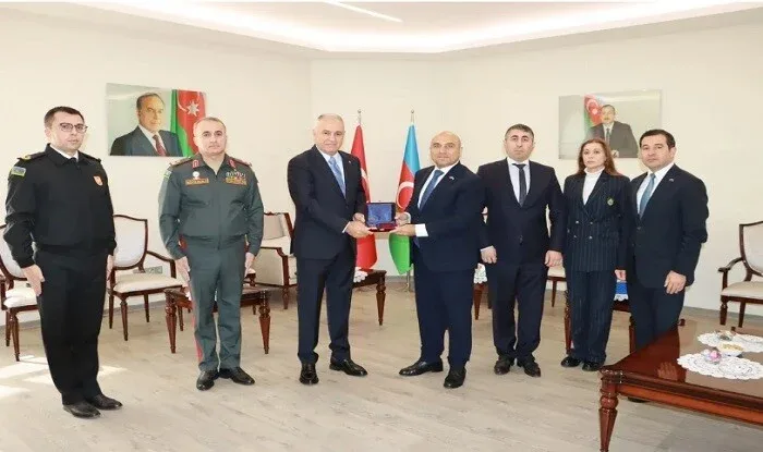 Türk generala hərbi əməkdaşlıq medalı təqdim olundu