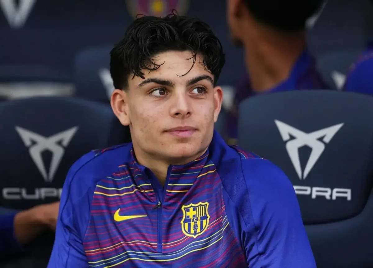 "Barselona" müdafiəçisi Xavi Espartla müqavilənin müddətini uzadıb
